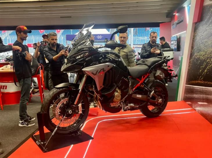 Ducati revela a Multistrada V4S em Interlagos