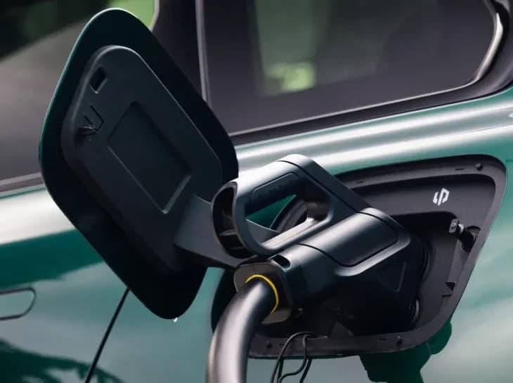 Vendas de elétricos recuam também no Canadá