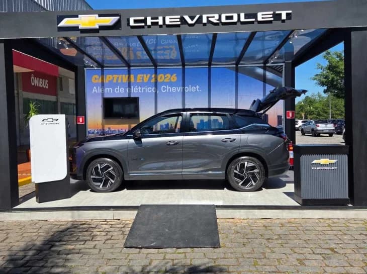 Carro elétrico: marca oferece recarrega de graça
