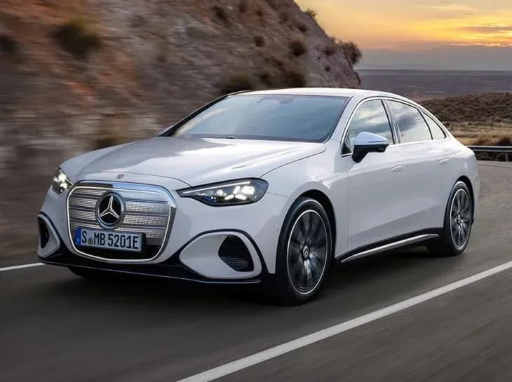 Mercedes-Benz Classe C elétrico estreia em 2026