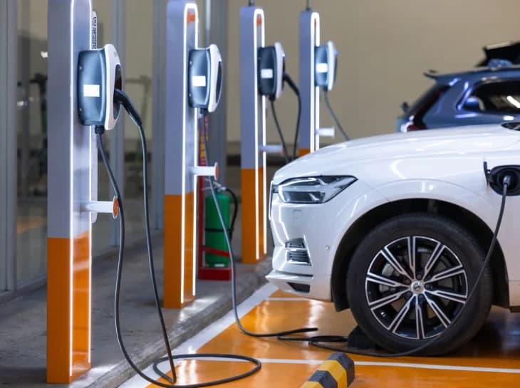 Veja os tipos de conectores para carros elétricos