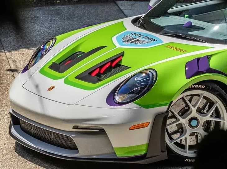 Toy Story 5: personagens viram Porsche 911