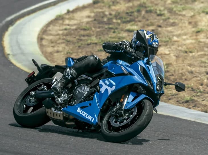 Modelos Suzuki GSX-8S e GSX-8R ganham novas cores