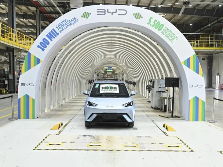 BYD atinge 100 mil carros produzidos no Brasil
