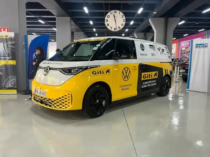 Kombi elétrica dá volta ao mundo e faz história