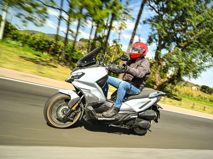 SYM ADXTG 300: como é pilotar esse scooter