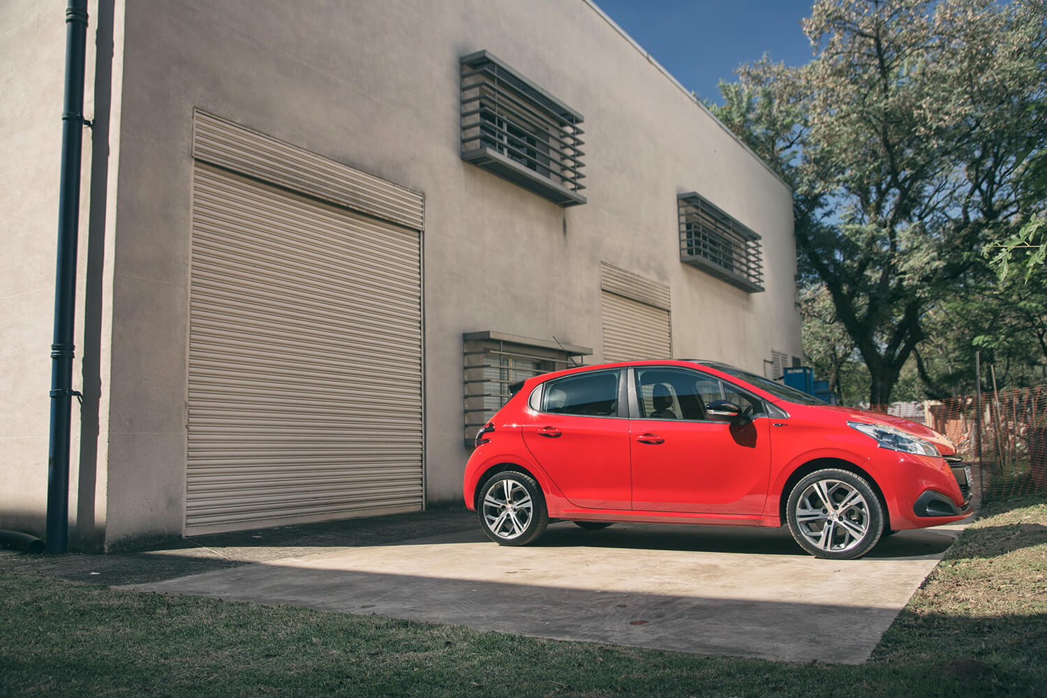  O Peugeot 208 GT tinha ponteira dupla de escape e spoiler traseiro: o visual agradava demais!