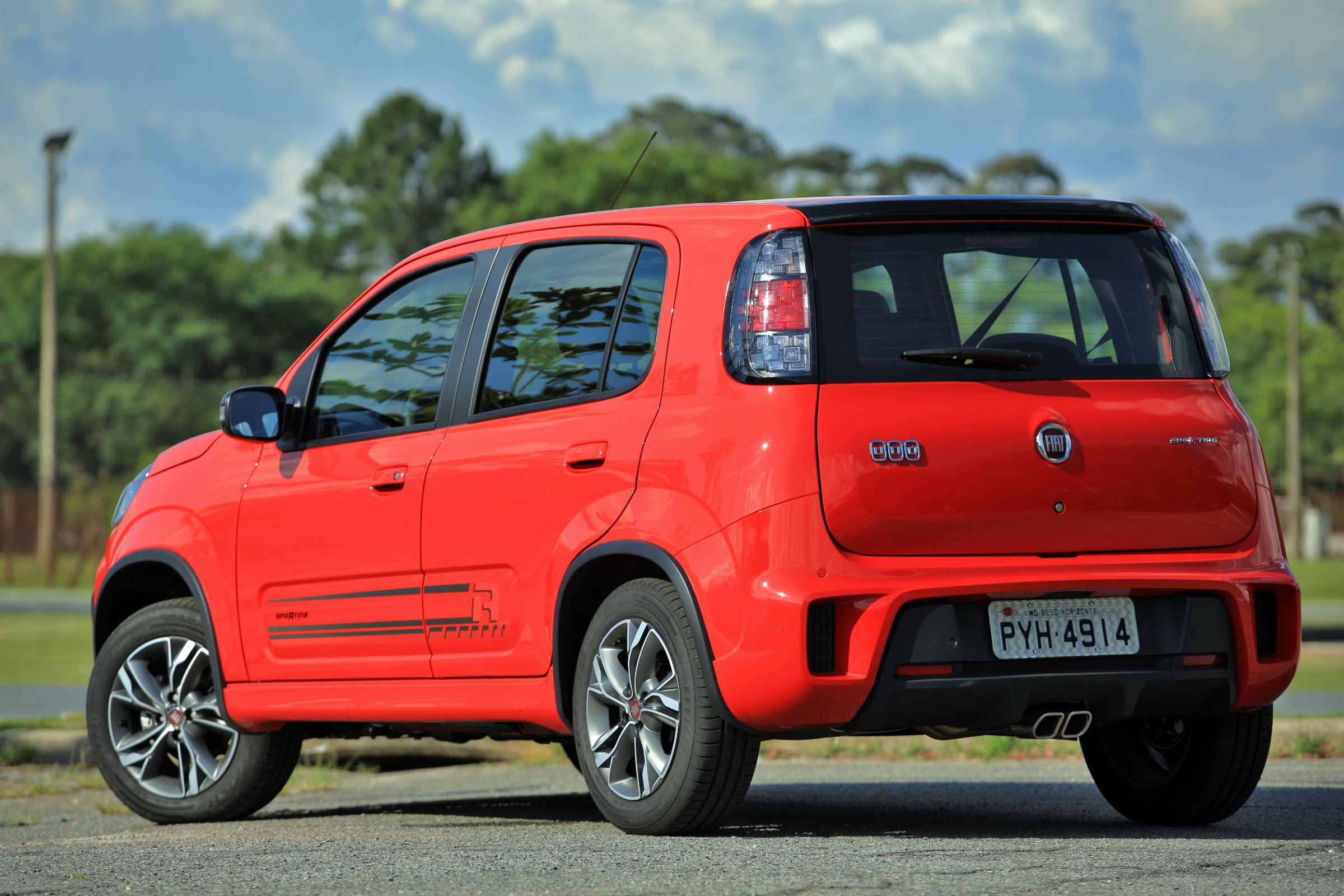 Testamos o Fiat UNO 2017 Sporting - Falando de Carro 