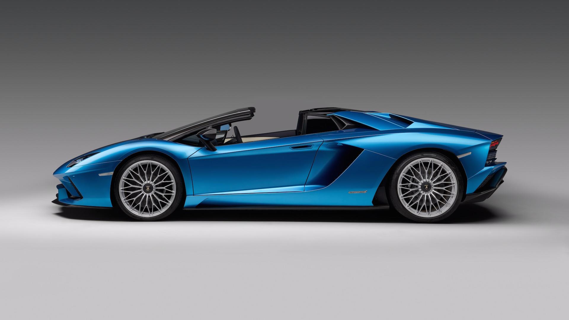 Lamborghini revela Aventador conversível de cv