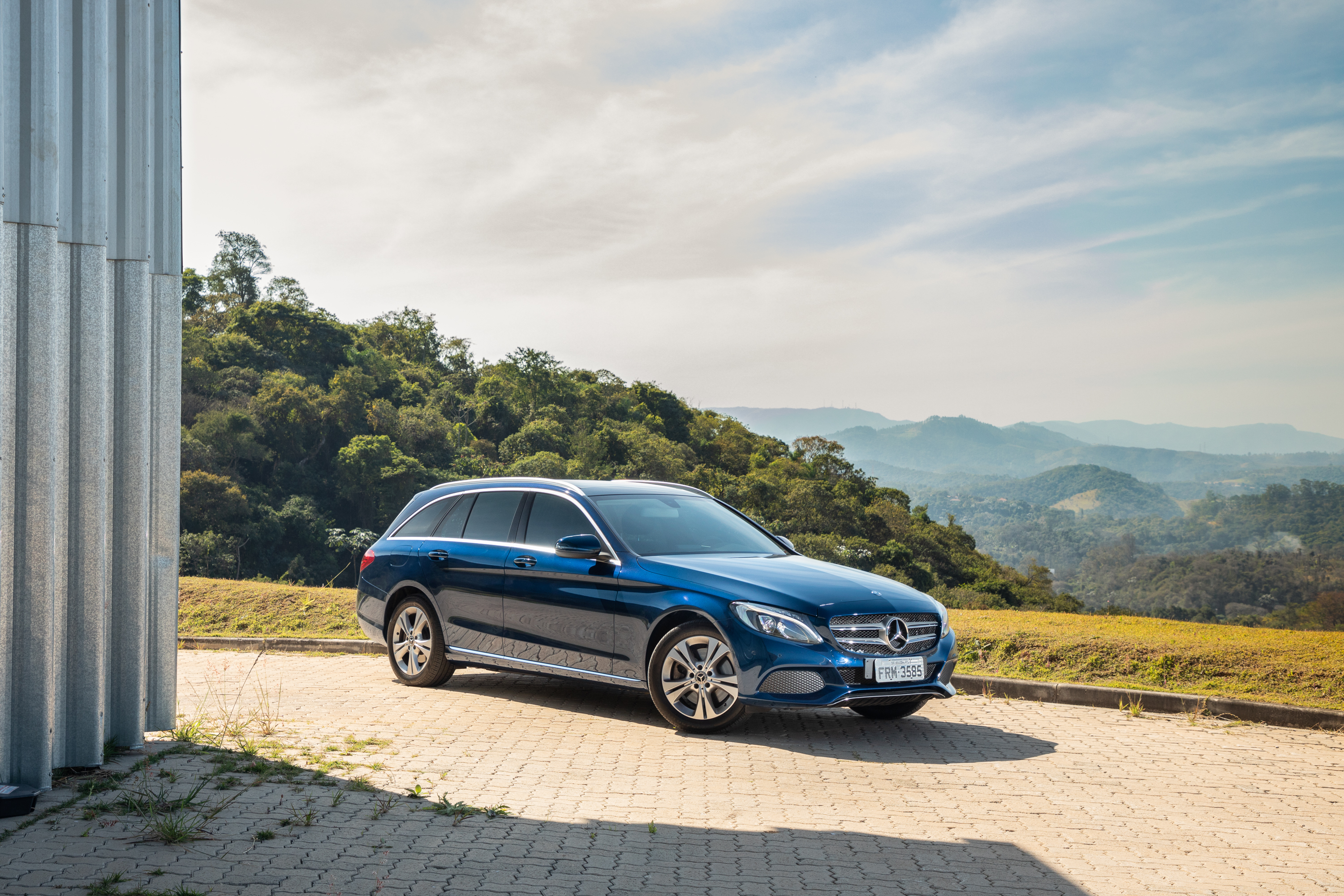  Dirigibilidade é uma das qualidades das peruas, e com a C300 Estate não é diferente