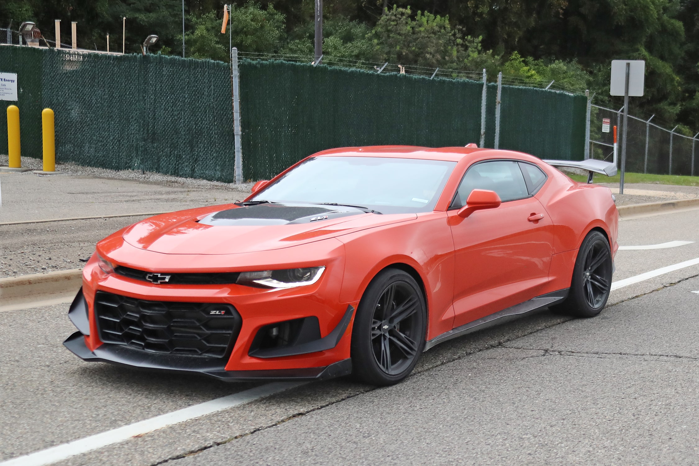 Novo Chevrolet Camaro ZL1 1LE é flagrado em testes nos EUA