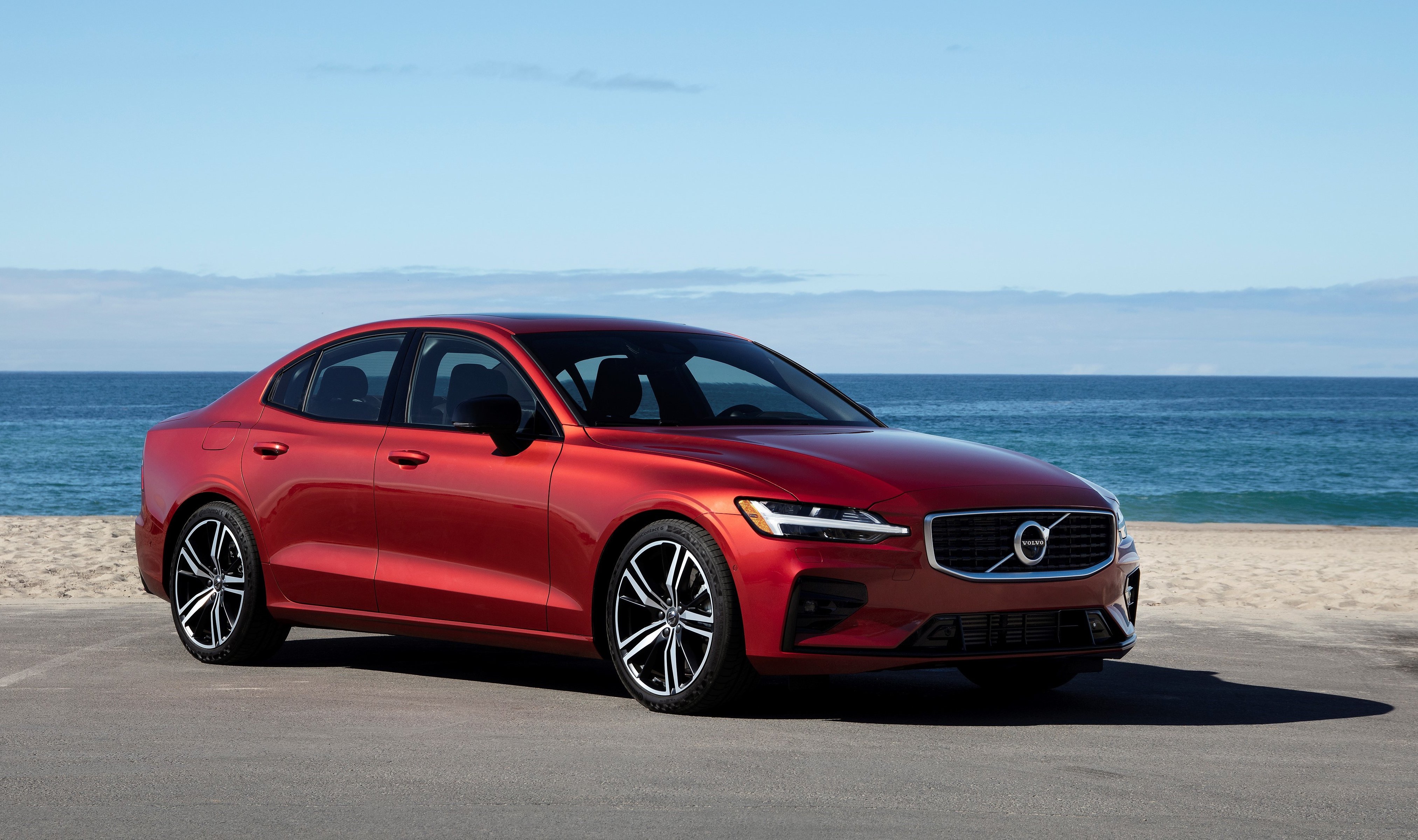 New Volvo S60 R Design Exterior