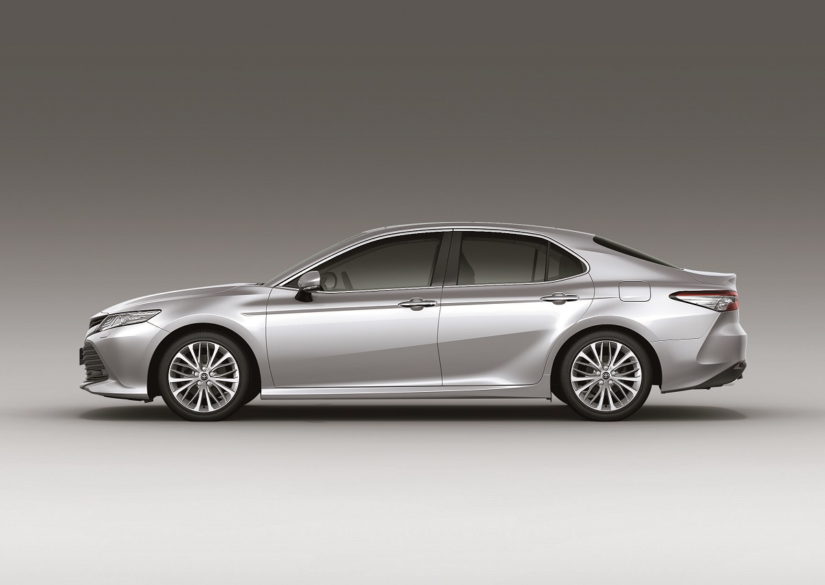  Toyota Camry tem 4,88 metros de comprimento