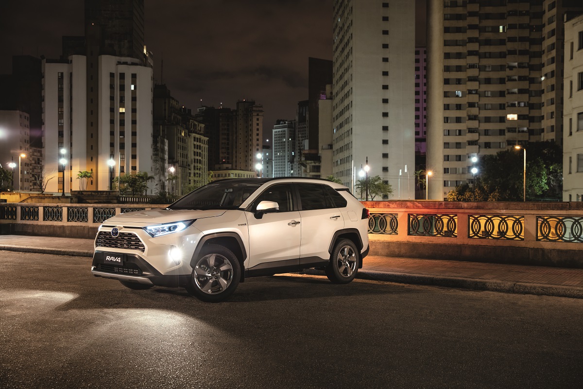  Toyota RAV4 Hybrid tem design focado mais na esportividade