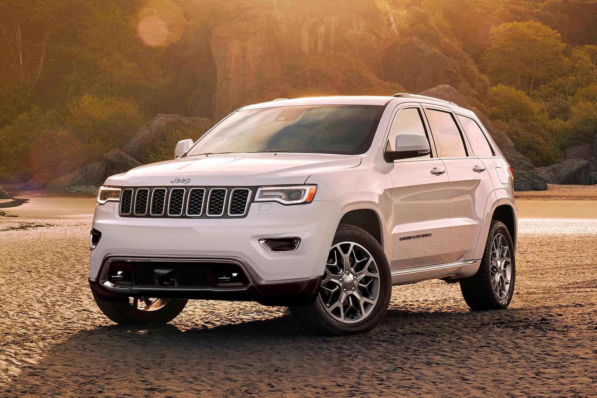 Grand Cherokee ganha condução semiautônoma