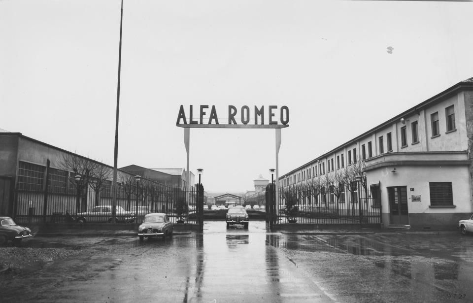  Fábrica da Alfa Romeo no subúrbio de Milão