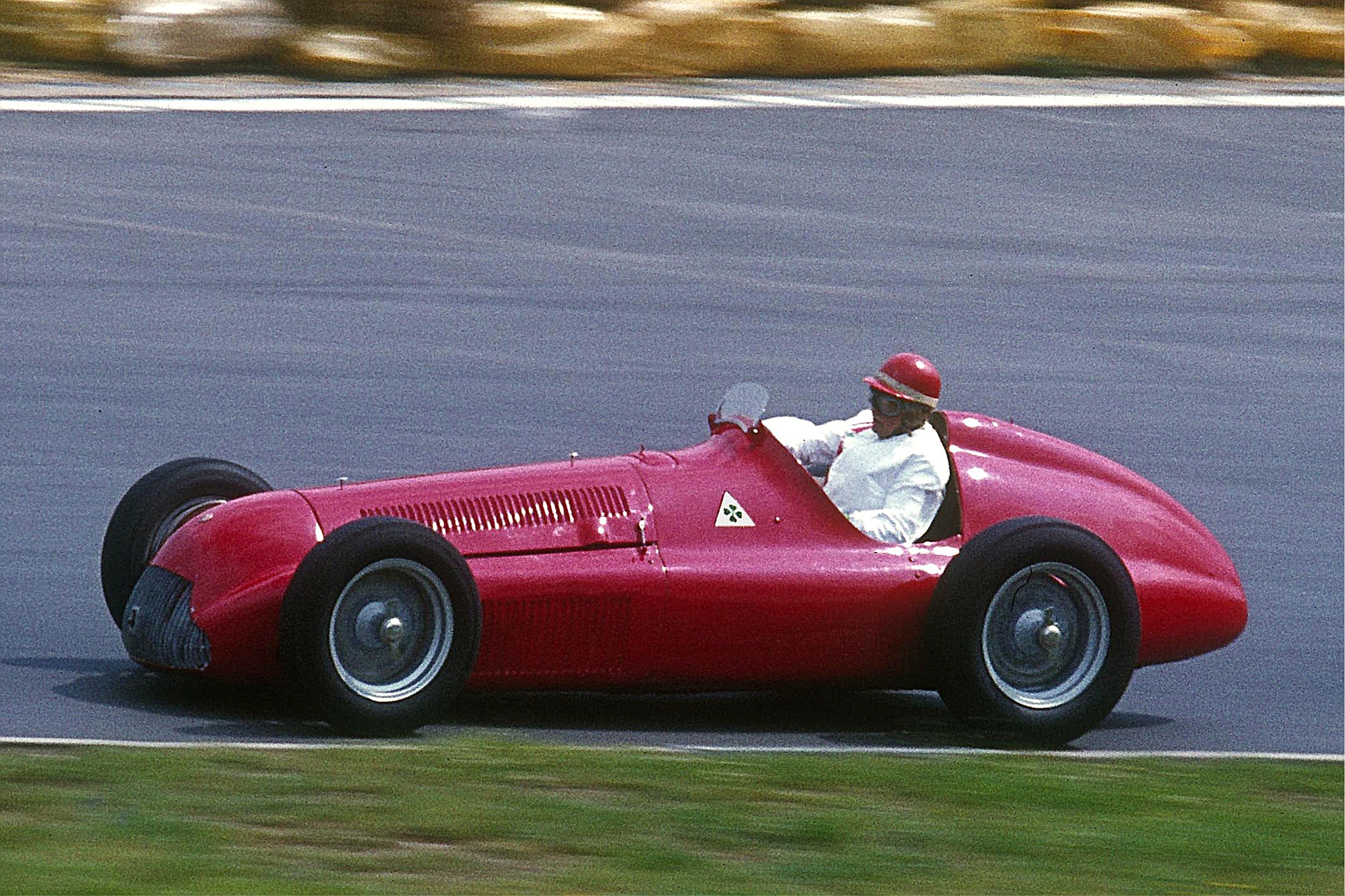  Fangio foi um dos pilotos vencedores com a Alfa Romeo