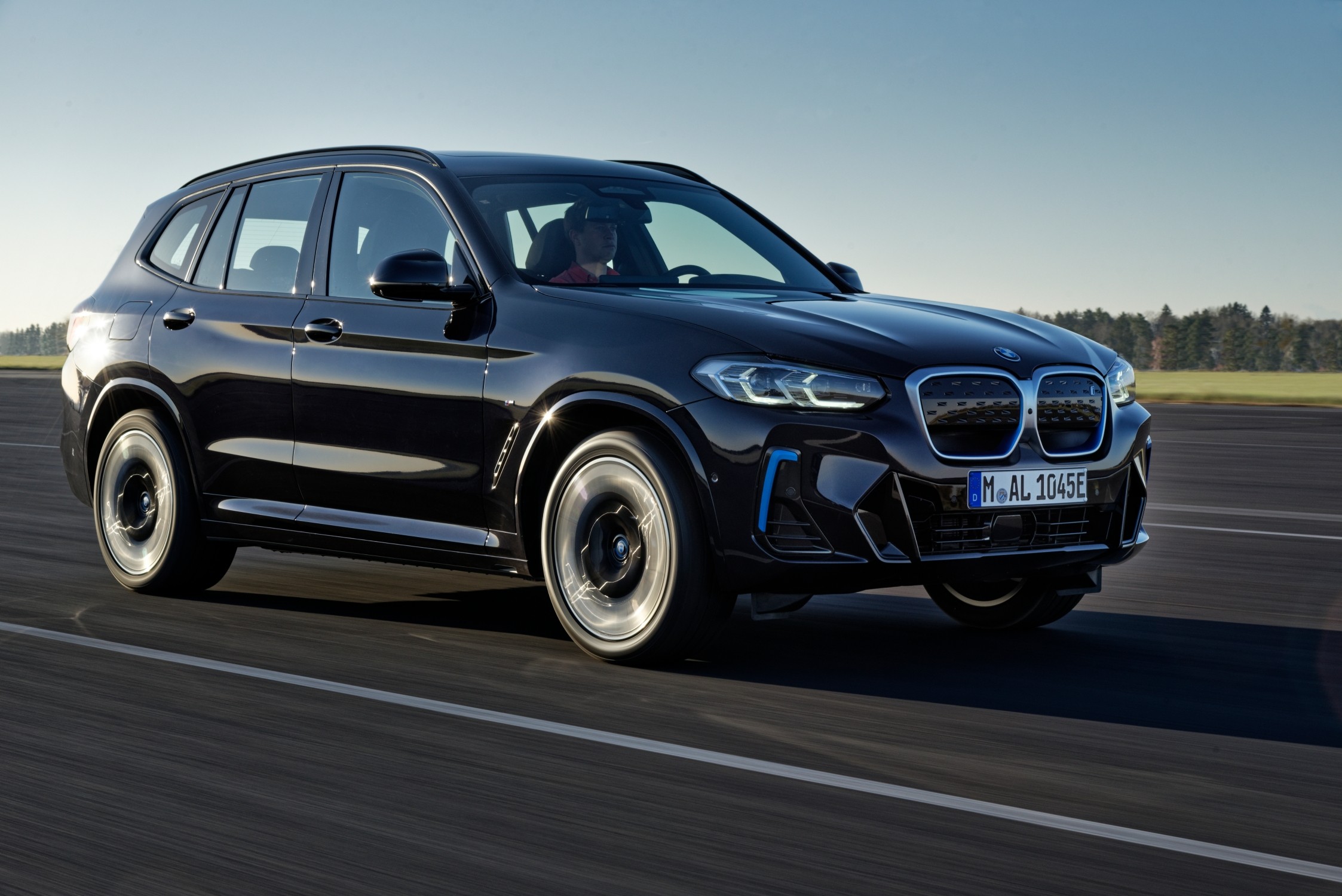 Novo BMW iX3 promete maior eficiência