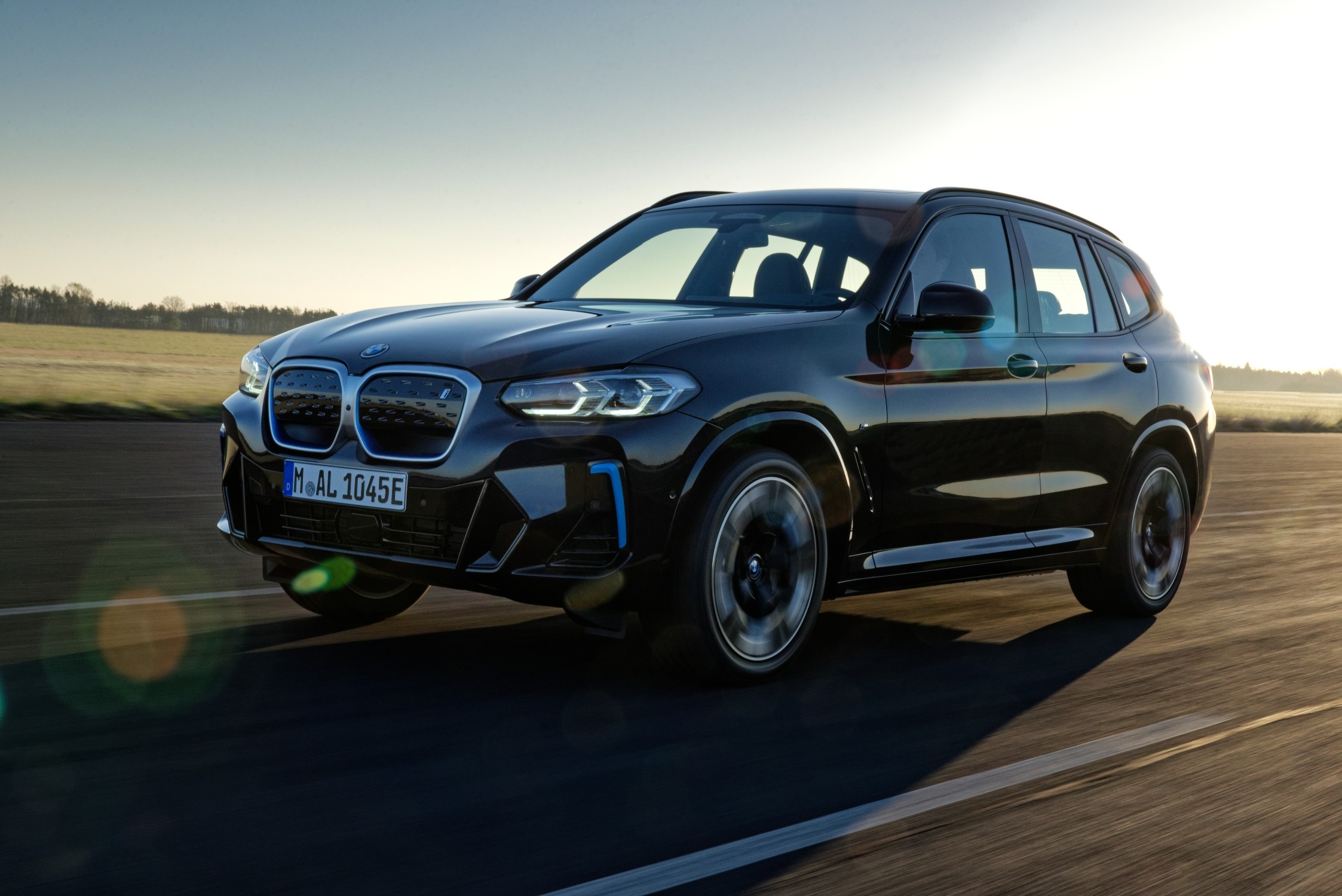 Novo BMW iX3 promete maior eficiência