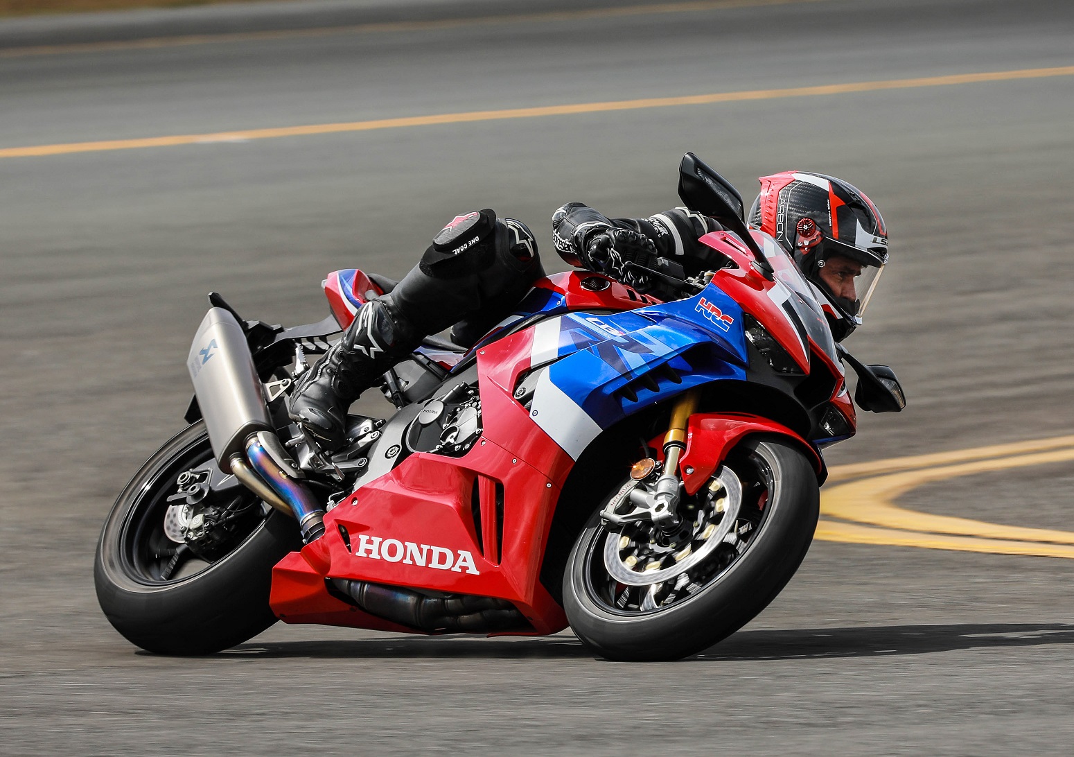 Honda CBR 1000RR-R SP traz tecnologia das pistas para as ruas