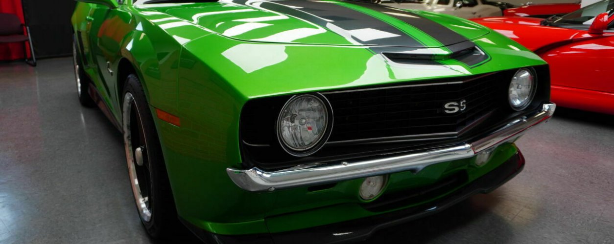 Que tal um Camaro 2010 com visual de 1969 e preço de 0km?