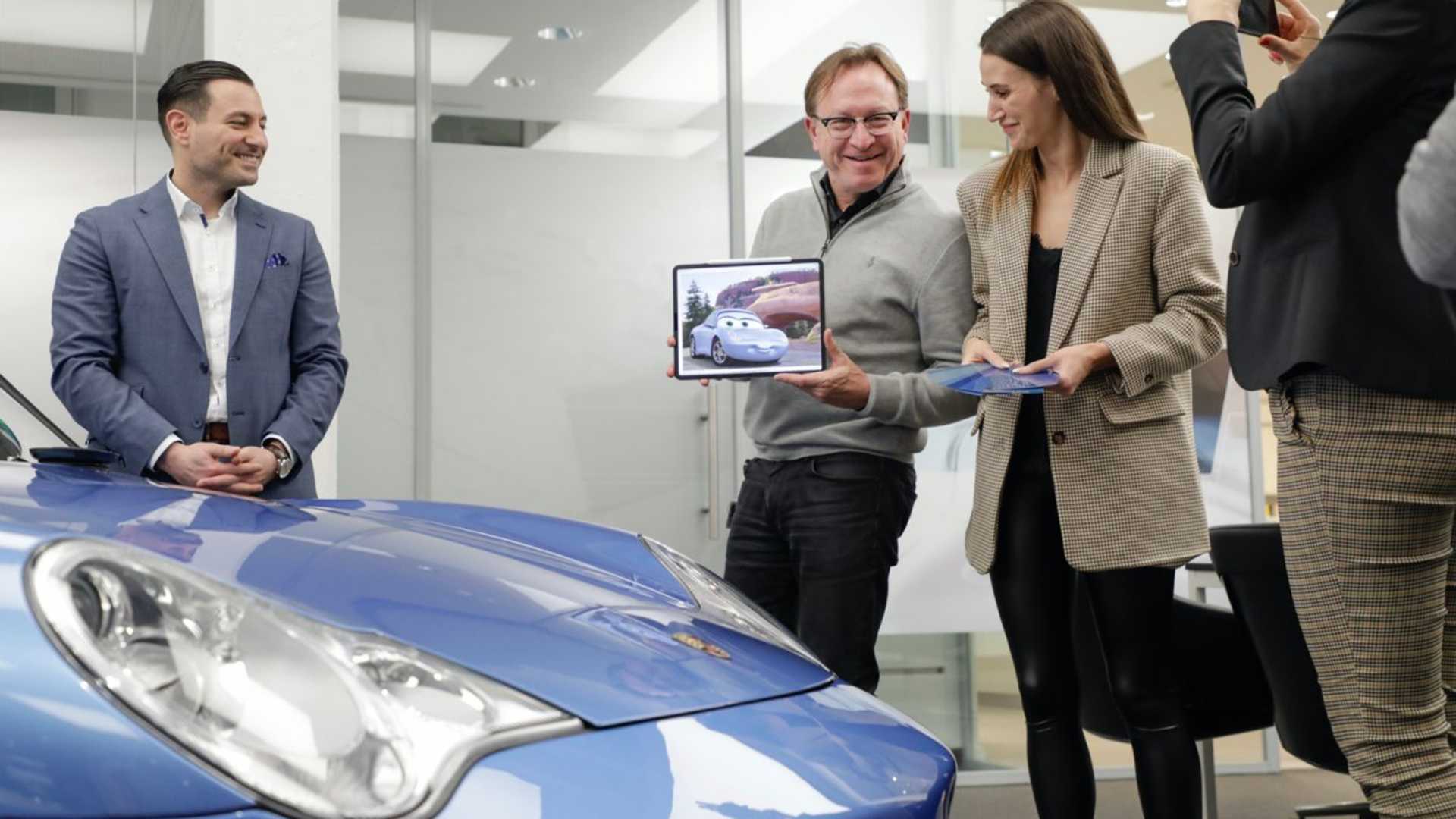 Porsche inspirada em Sally Carrera; dona faz sucesso nas redes