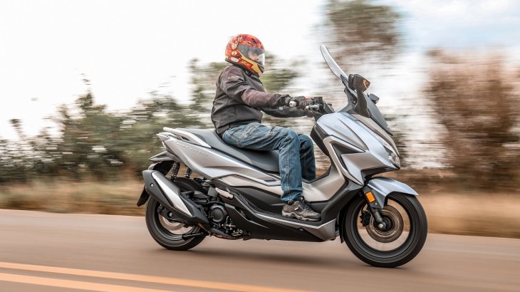 Teste: Honda Forza 350 é scooter tailandês de quase R$ 50 mil com