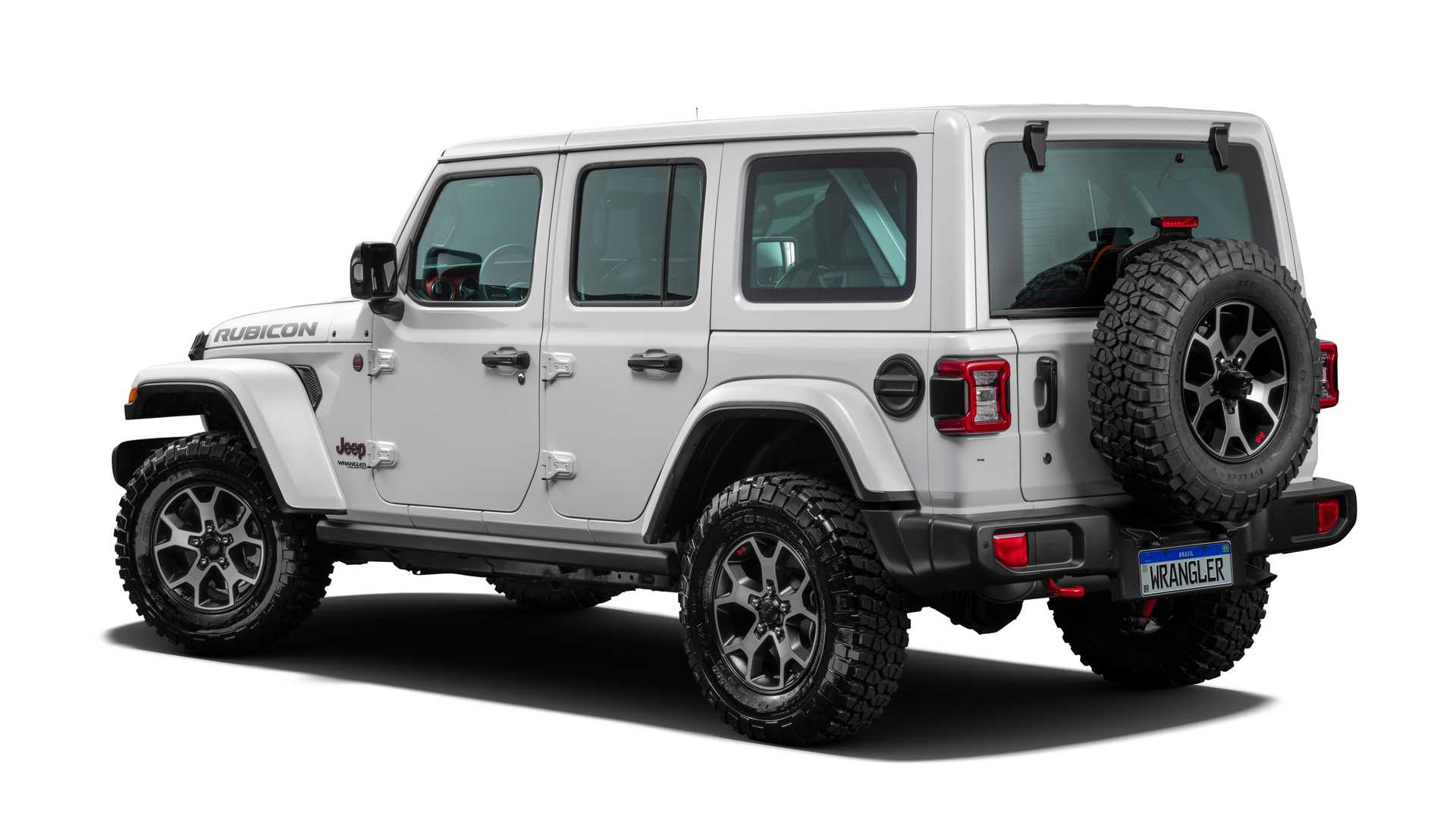 Jeep Wrangler chega à linha 2023 no Brasil