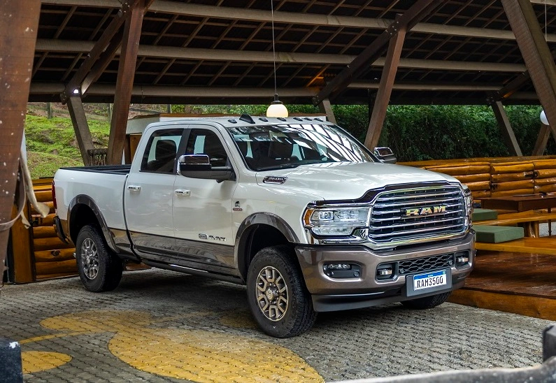 Ram 3500: confira preços, versões e como anda a maior picape do Brasil