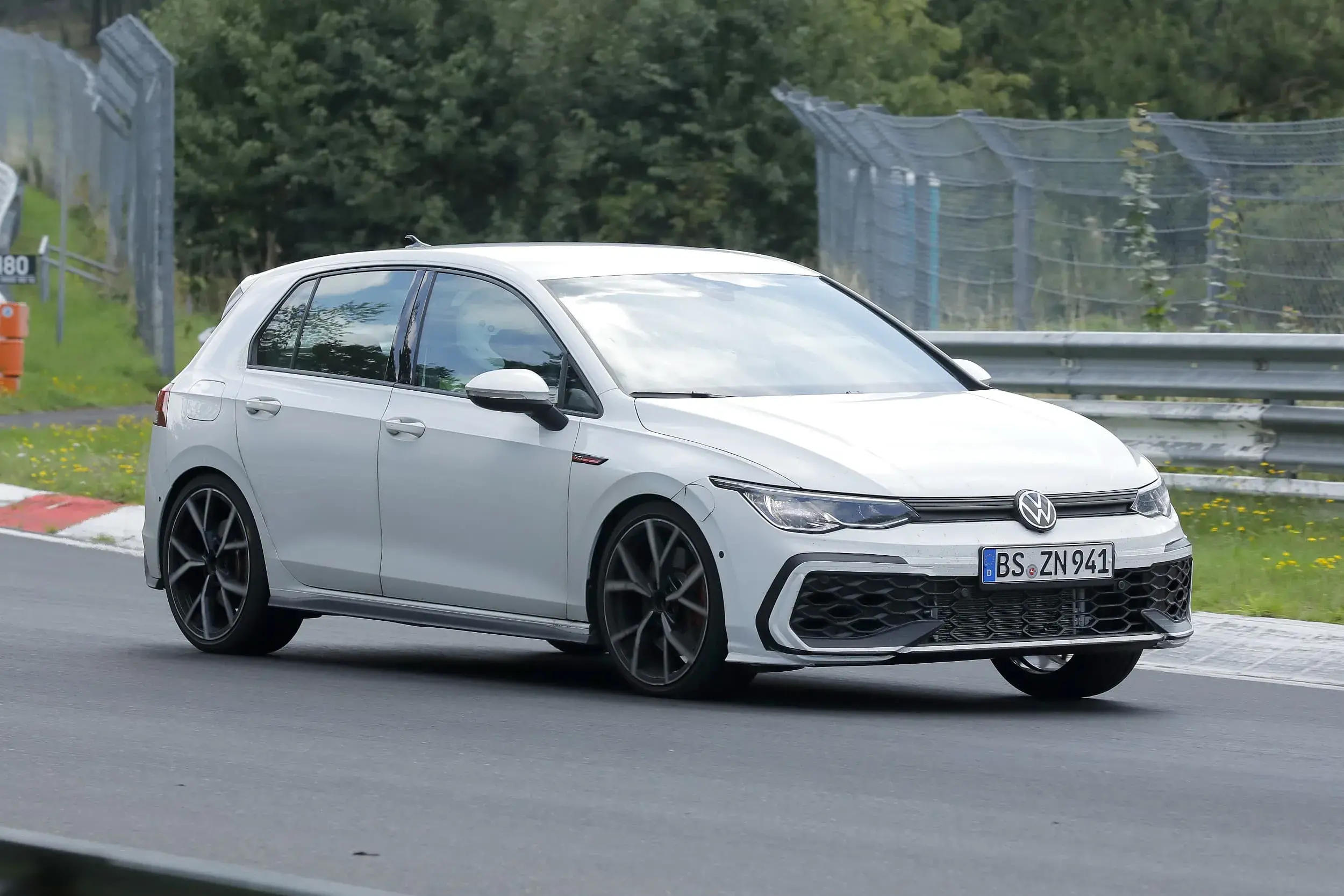 Segredo Novo VW Golf GTI será híbrido e potência surpreende