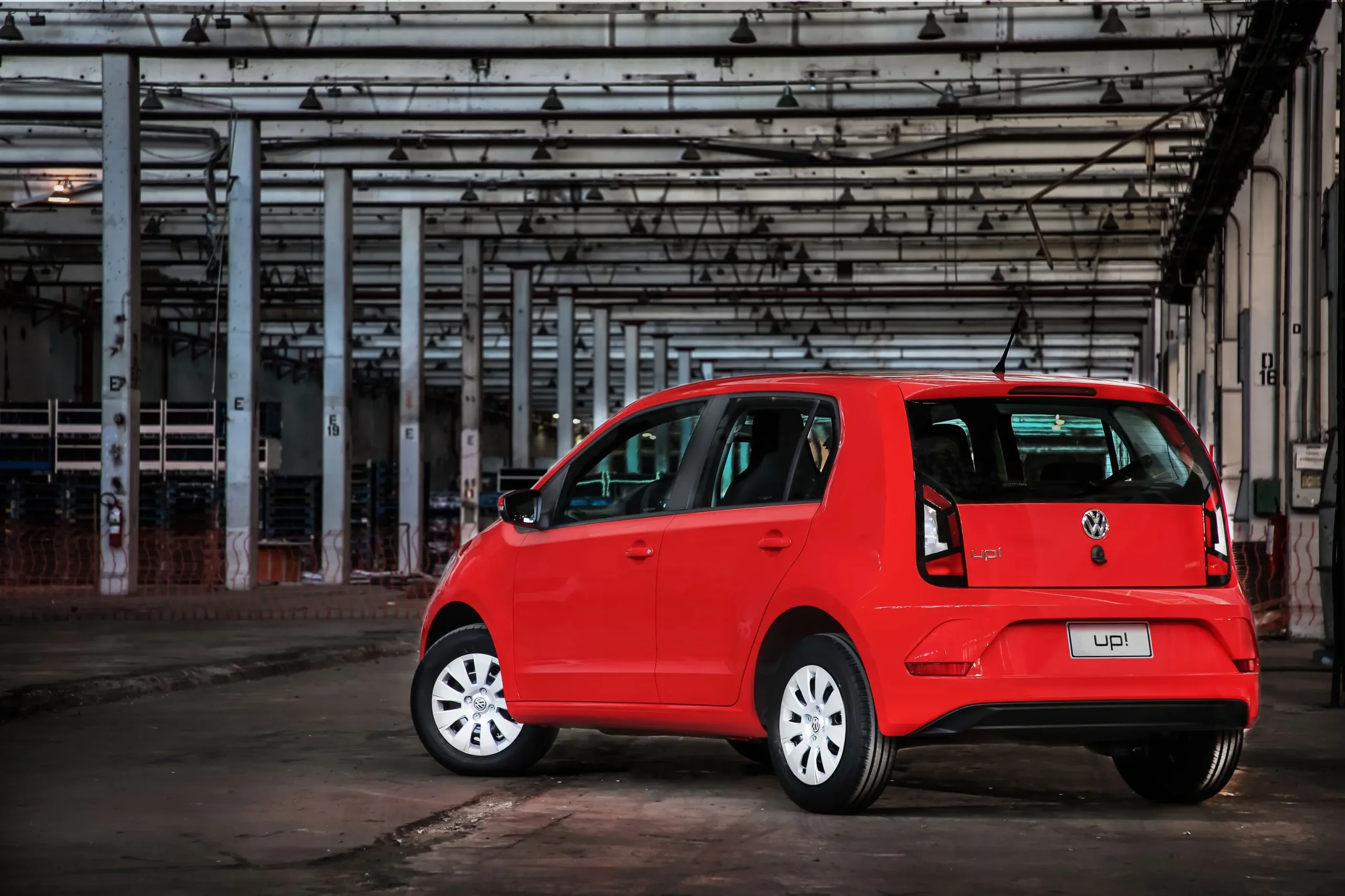 Donos dizem o que é bom e o que é ruim no Volkswagen up, que faz