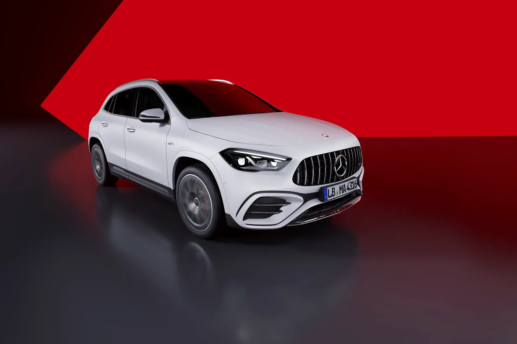 Mercedes-AMG GLA 35 4matic Exterior1