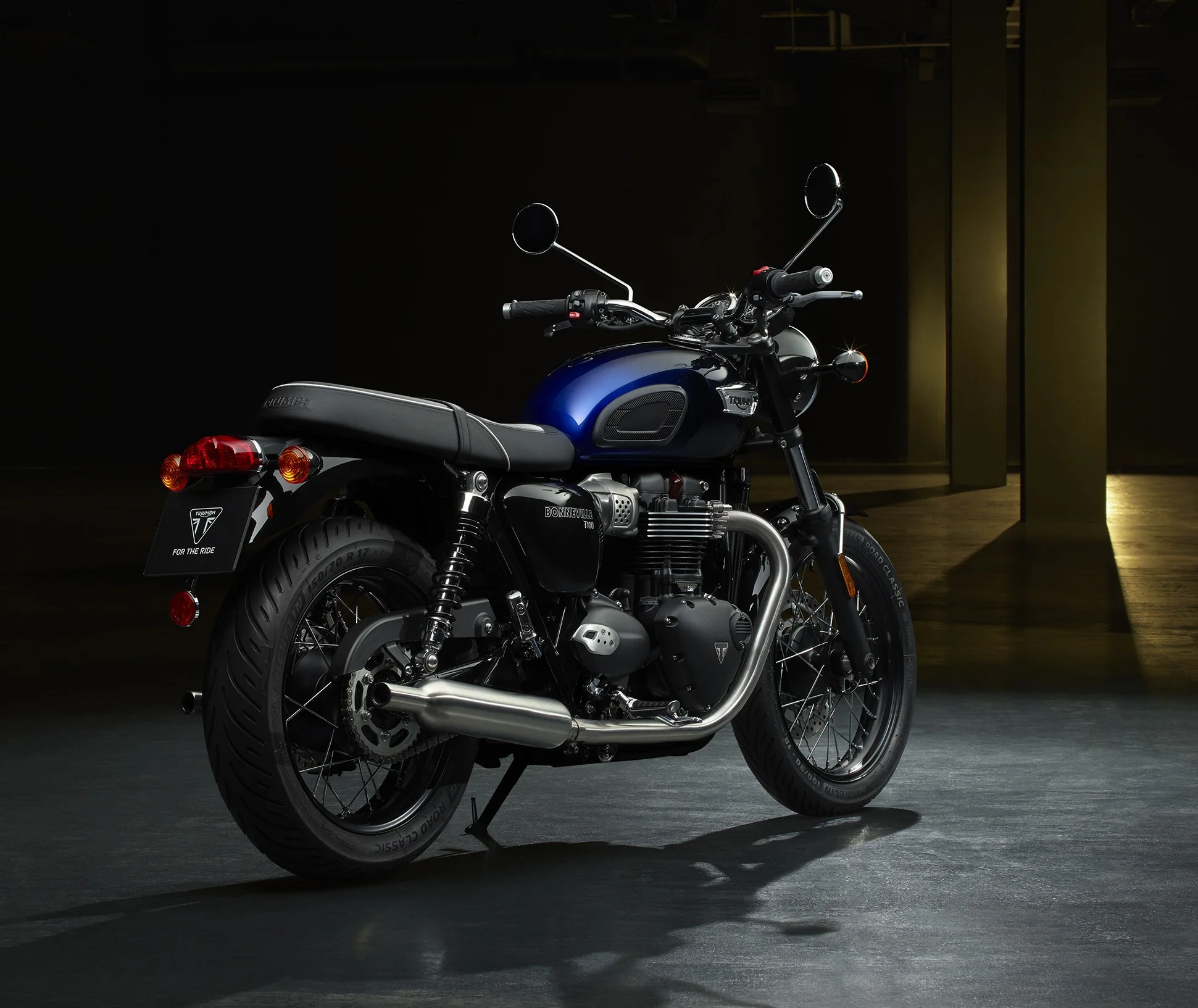 Triumph Bonneville T100 Blue Stealth Edition 2024