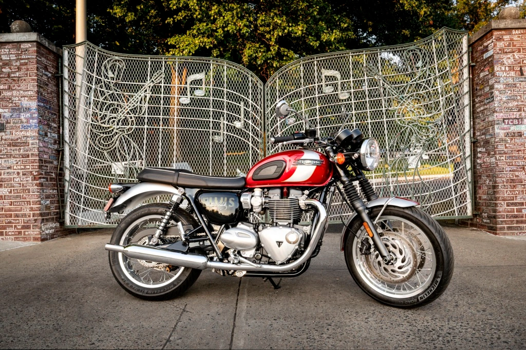 Triumph Bonneville Elvis Presley (1)