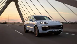 Porsche Cayenne Turbo E-Hybrid 12