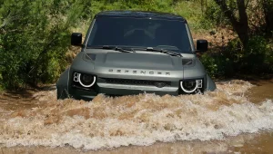 Land Rover Defender Octa 4
