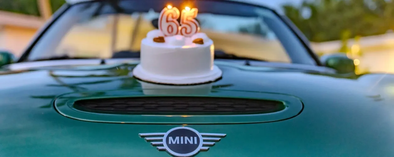 Mini Cooper S Conversível - MINI completa 65 anos