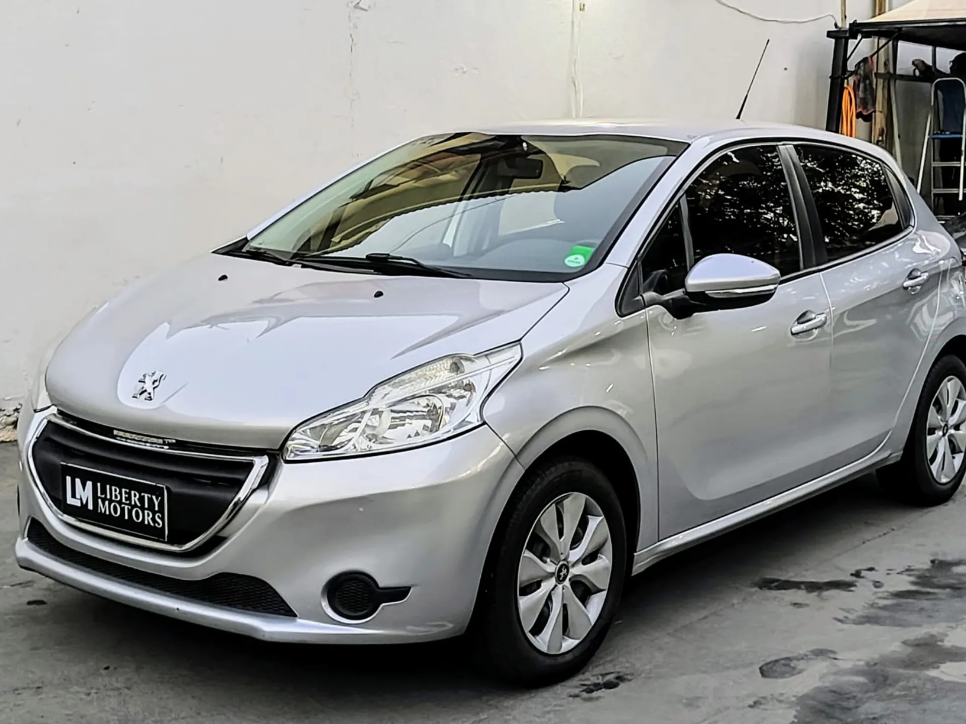 Peugeot 208 001