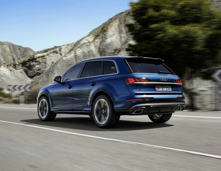 Audi Q7 2025 Traseiraw