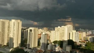 Moto Na Chuva 0